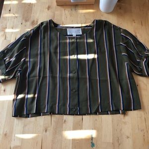 Olive green buttoned crop top